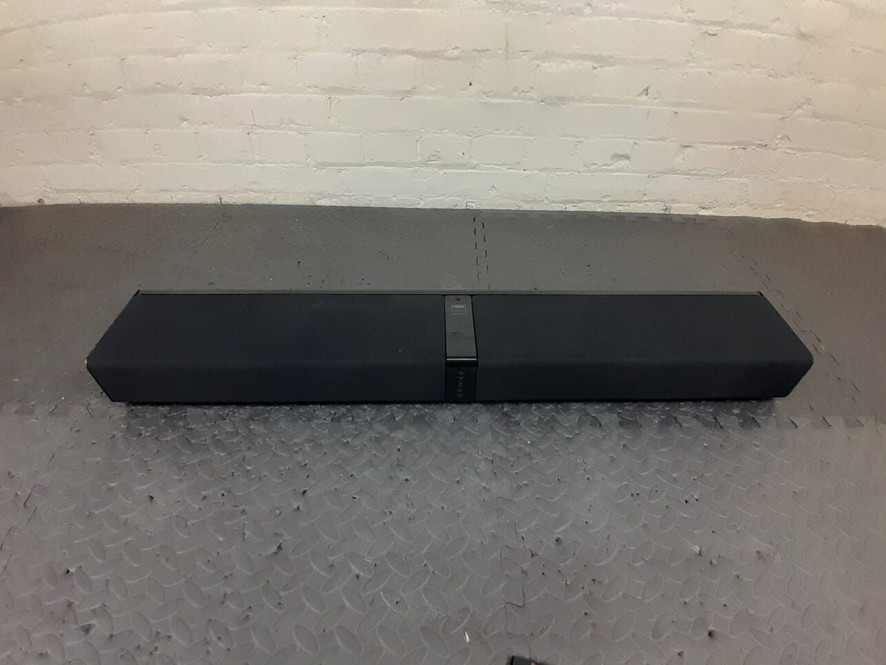 DALI KUBIK ONE SOUNDBAR WITH REMOTE