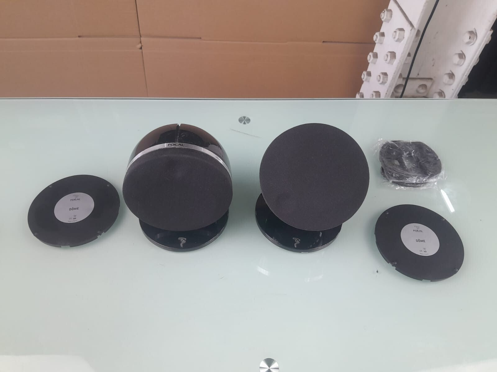 FOCAL DOME SPEAKERS WITH WALL BRACKETS