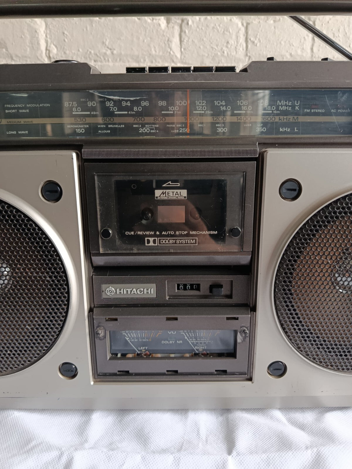 HITACHI TRK 8200E GHETTO BLASTER BOOM BOX FM AM STEREO CASSETTE RECORDER