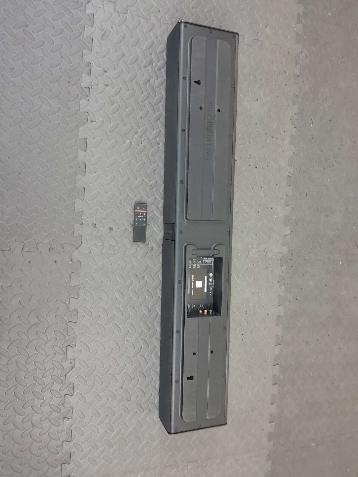 DALI KUBIK ONE SOUNDBAR WITH REMOTE