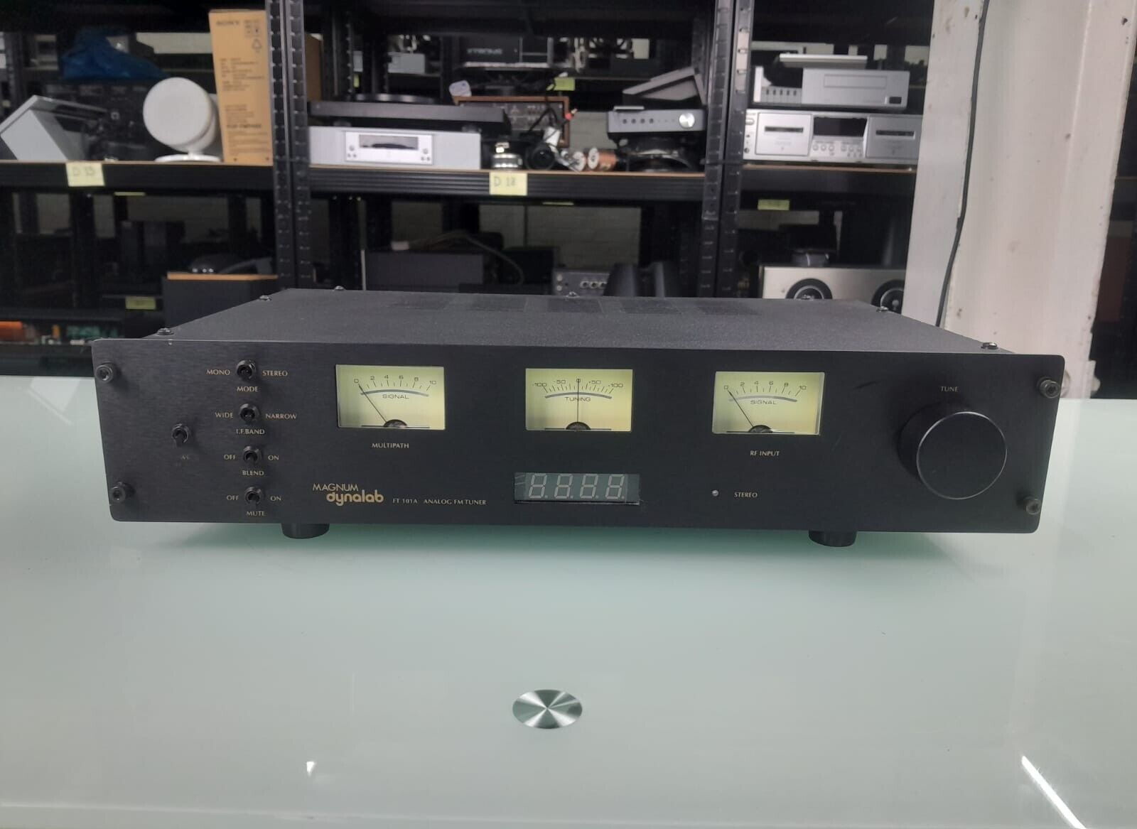 MAGNUM DYNALAB FT 101A ANALOG FM TUNER