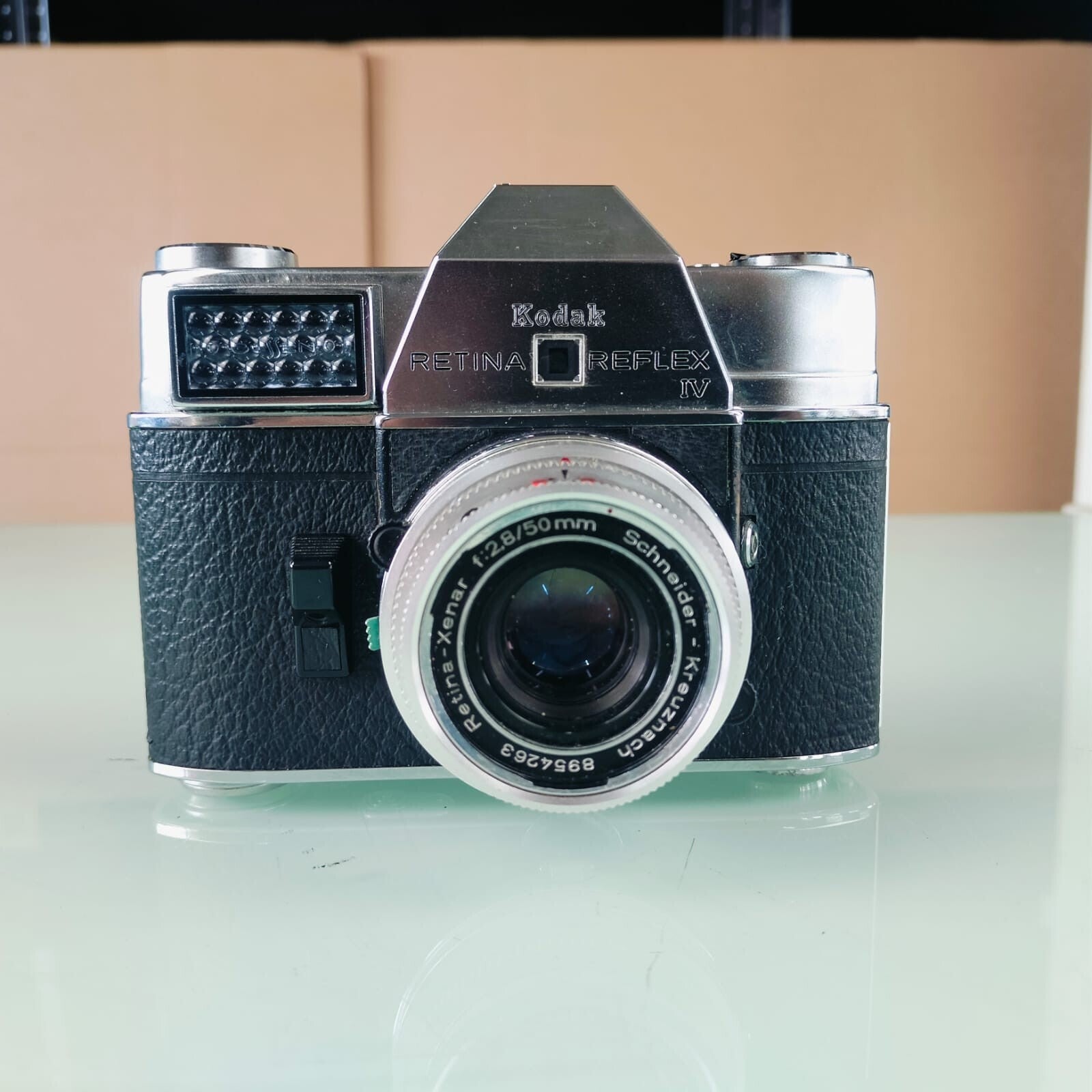 KODAK RETINA REFLEX IV SLR CAMERA WITH SCHNEIDER-KREUZNACH F:2.8 / 50MM LENS