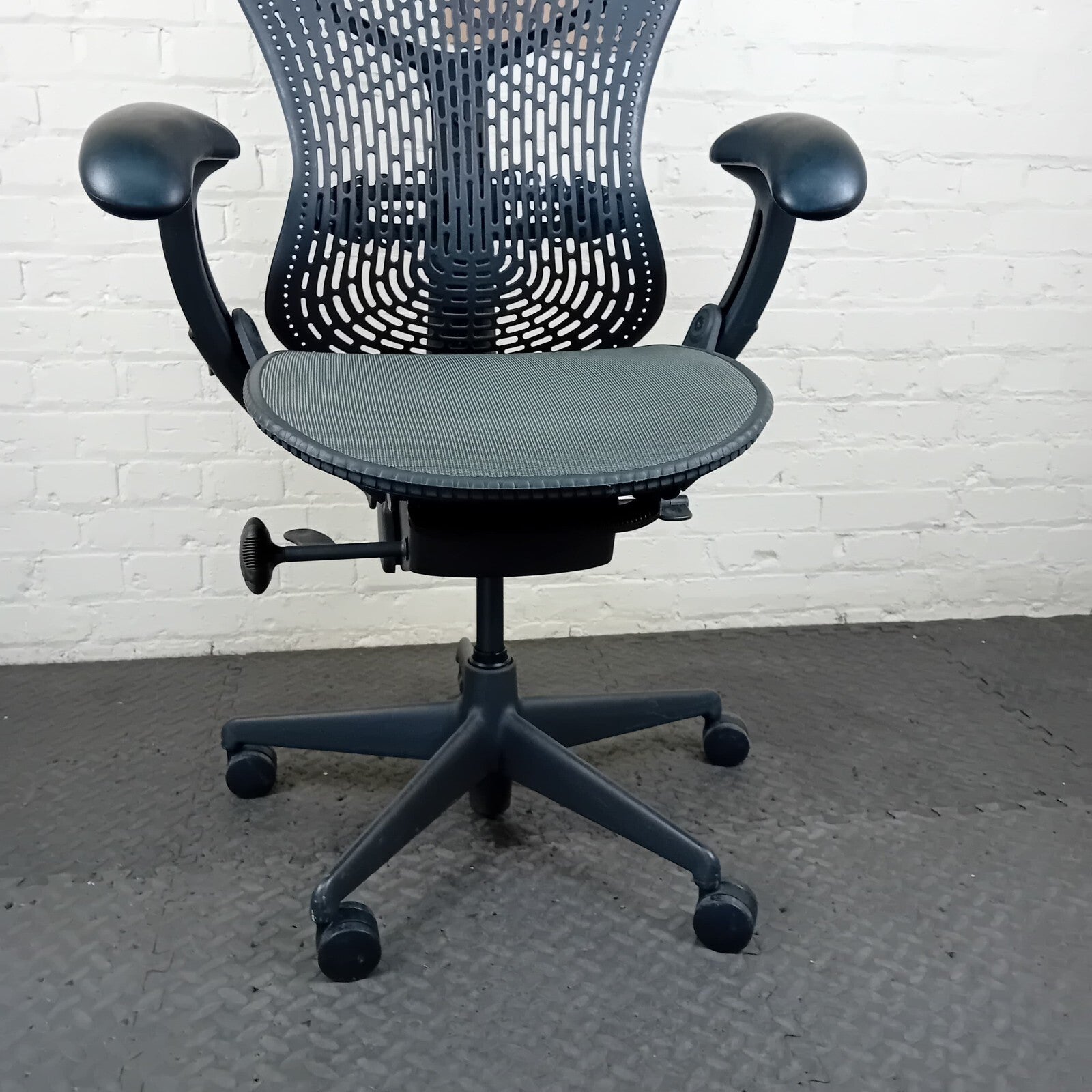 Herman Miller mira office boss Chair