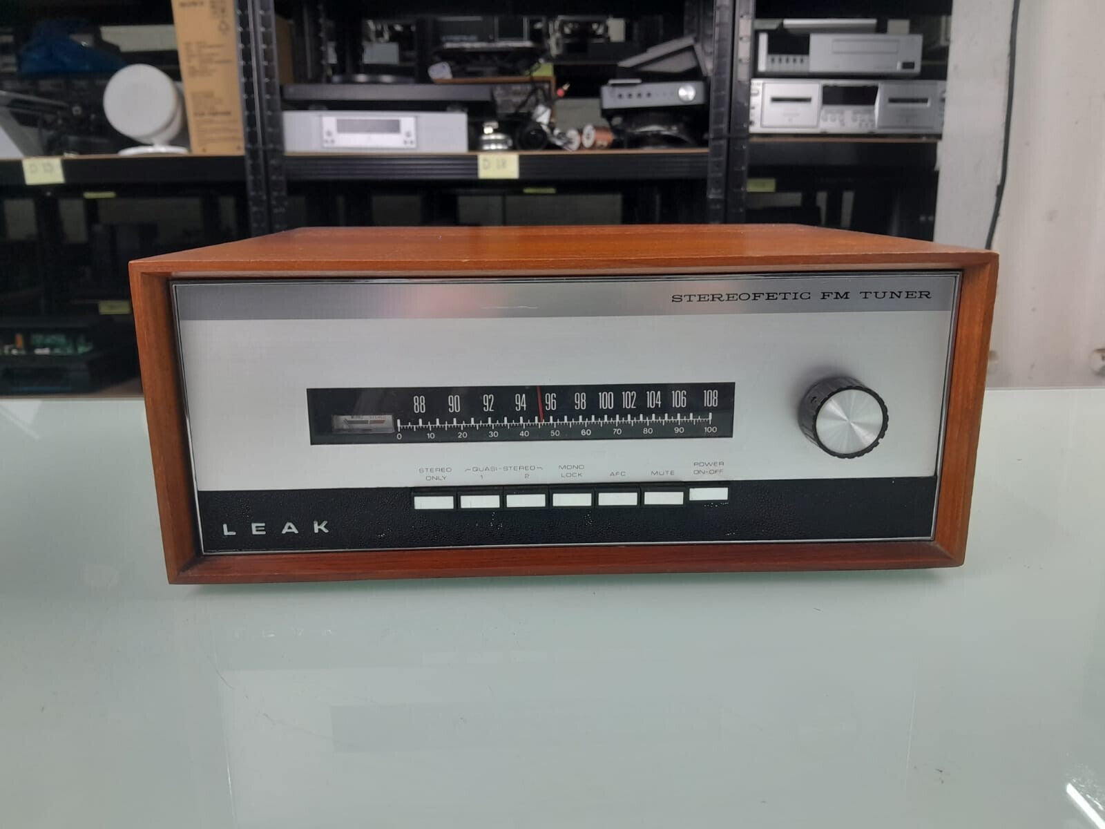 LEAK STEREOFETIC FM TUNER