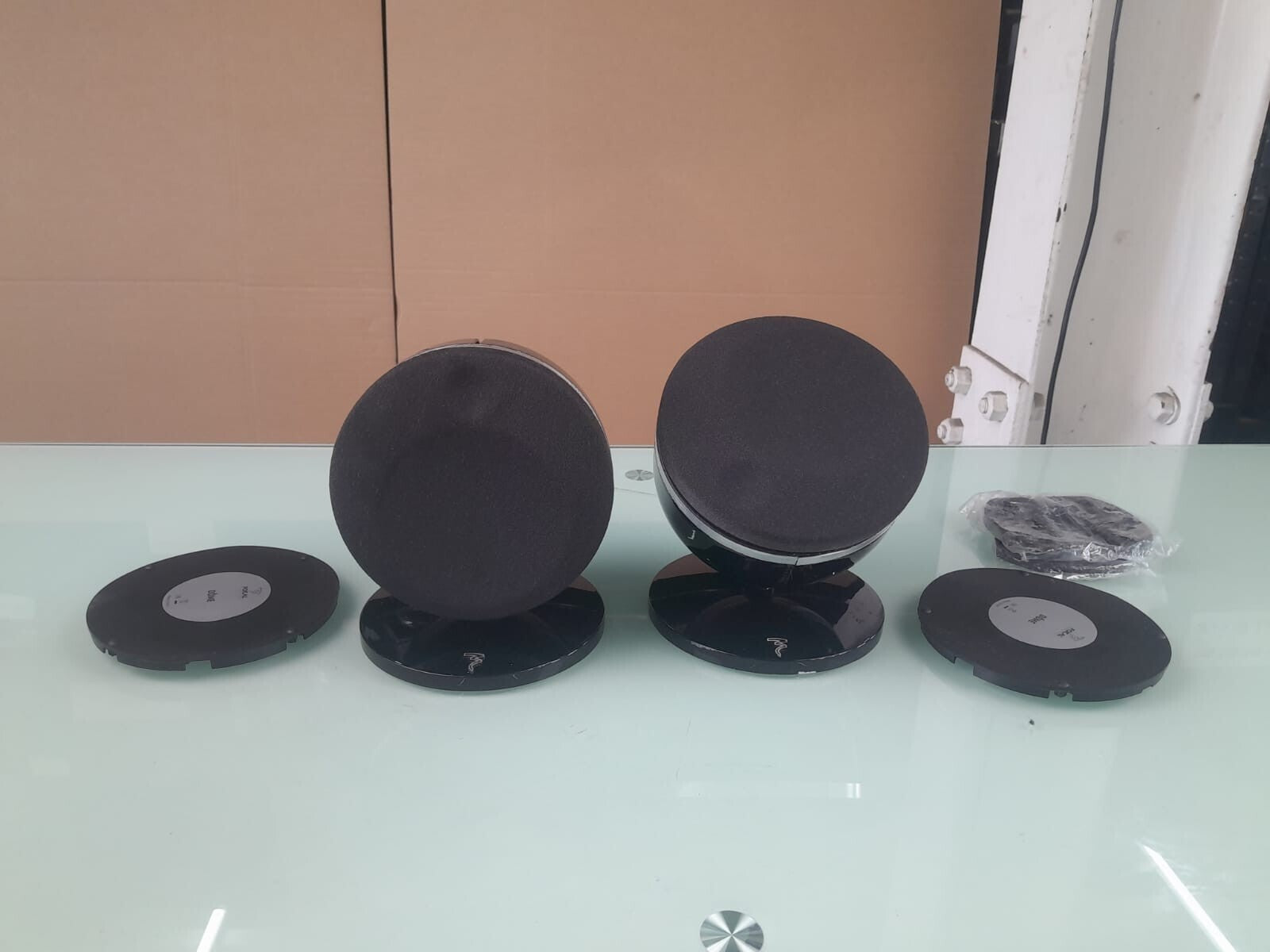 FOCAL DOME SPEAKERS WITH WALL BRACKETS