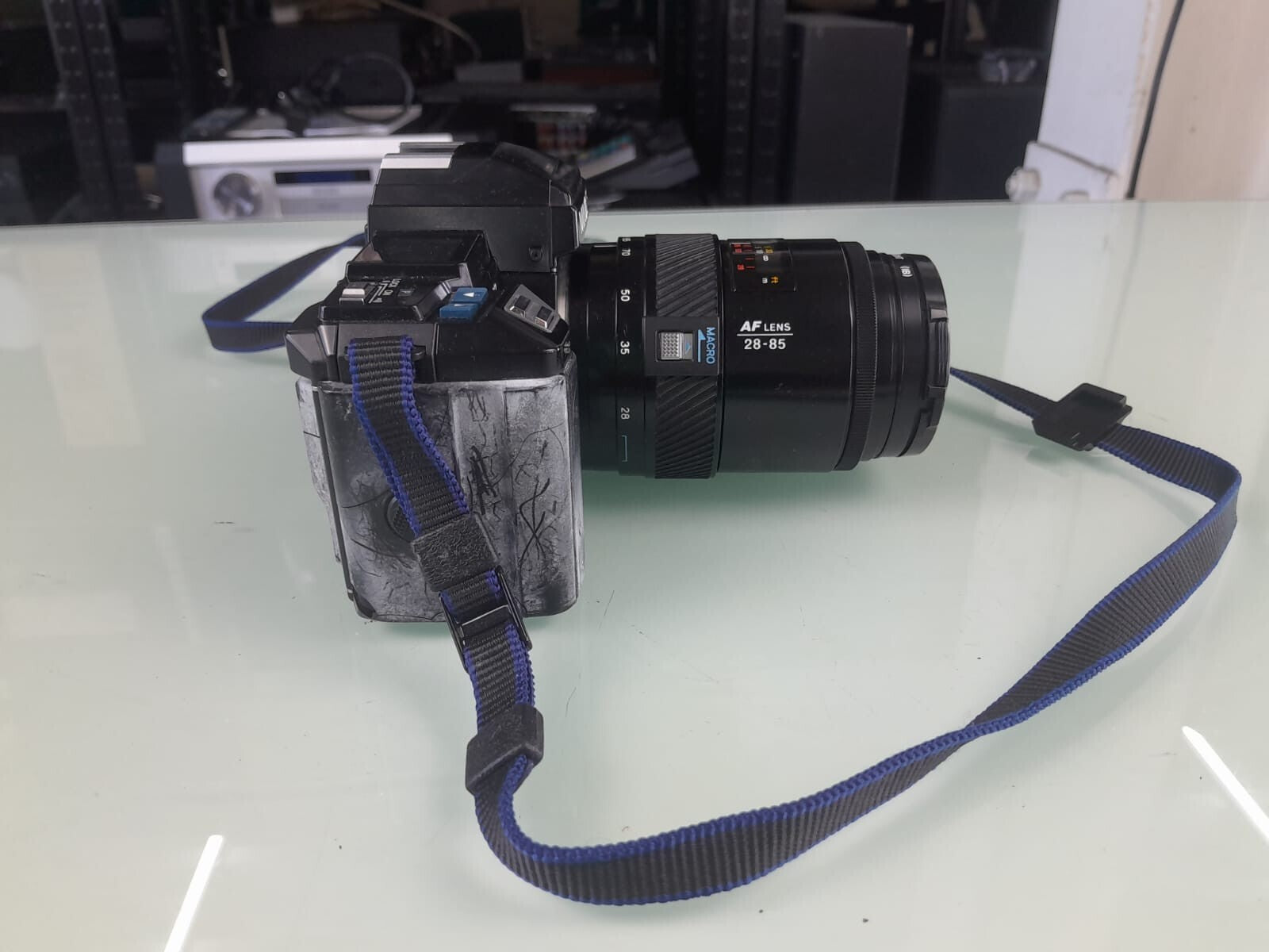 MINOLTA 7000 SLR CAMERA WITH AF LENS 28-85