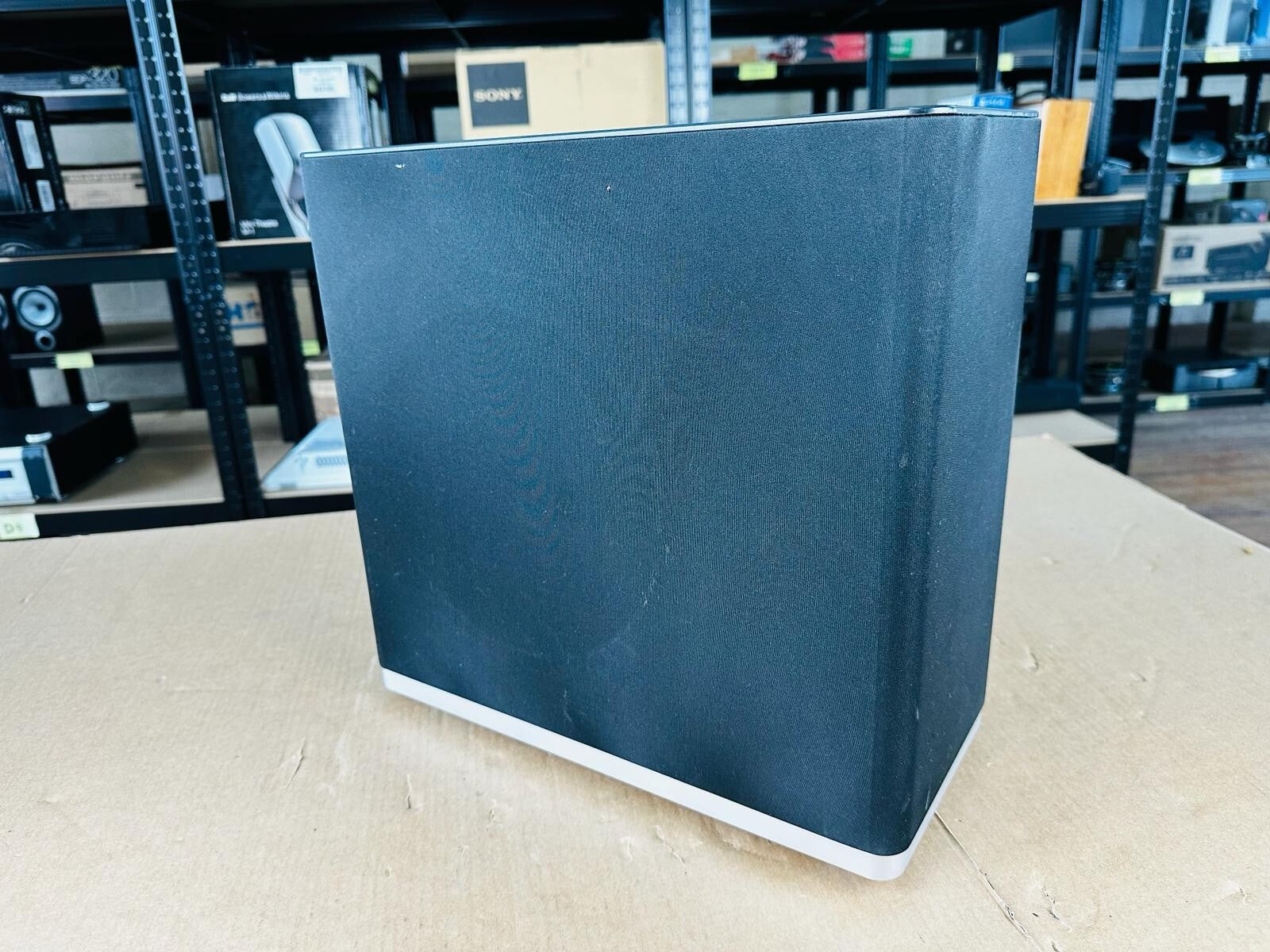 LG 94T1-W Speaker System subwoofer