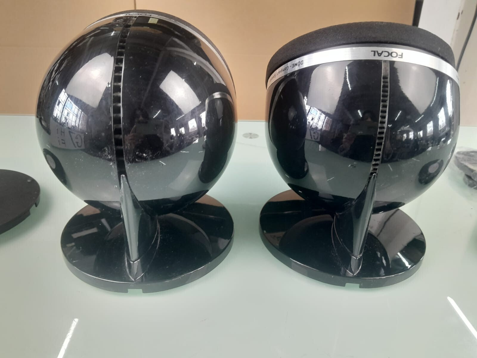 FOCAL DOME SPEAKERS WITH WALL BRACKETS