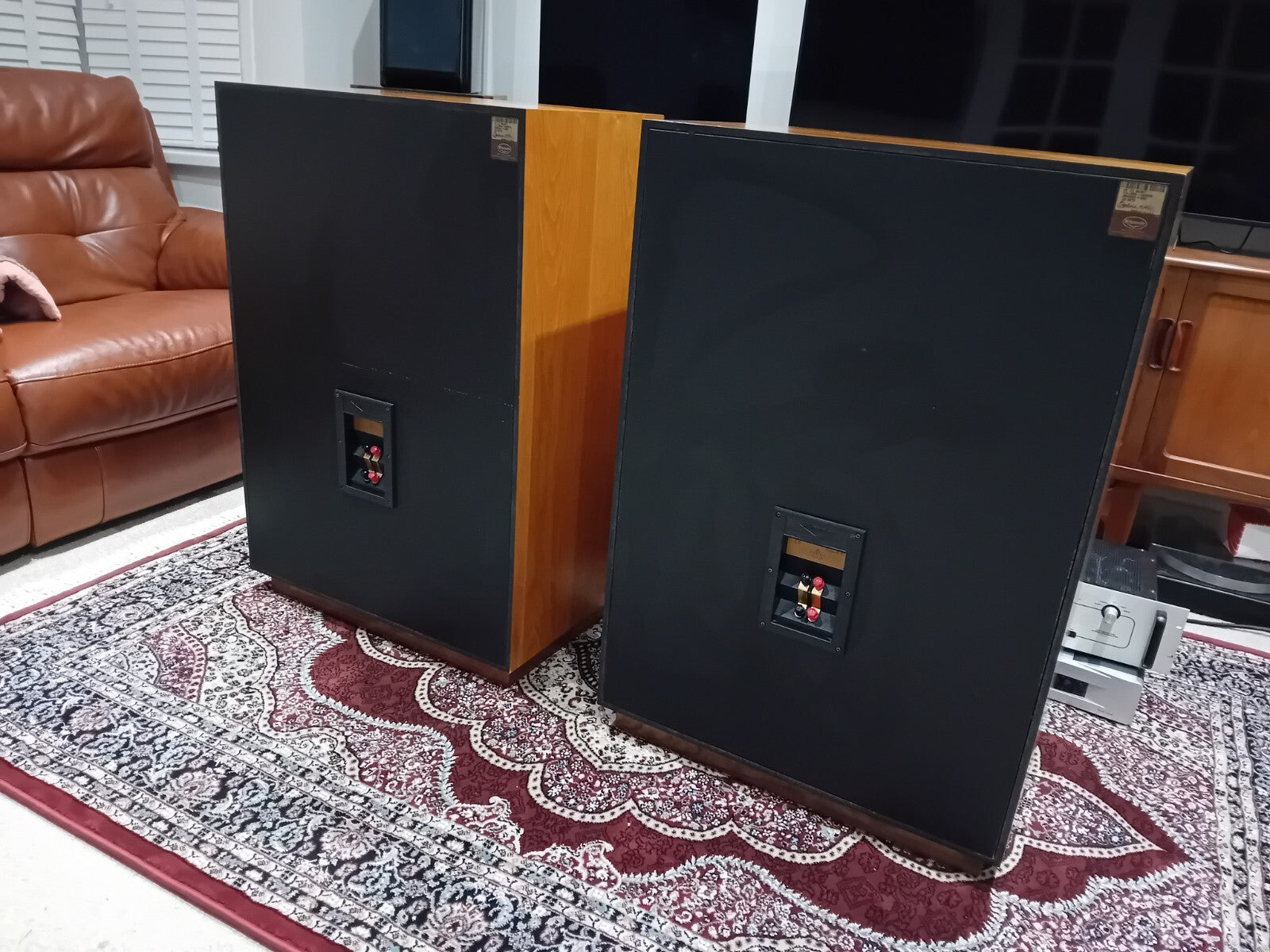 KLIPSCH CORNWAL III 3 WALNUT FLOOR STANDING SPEAKERS