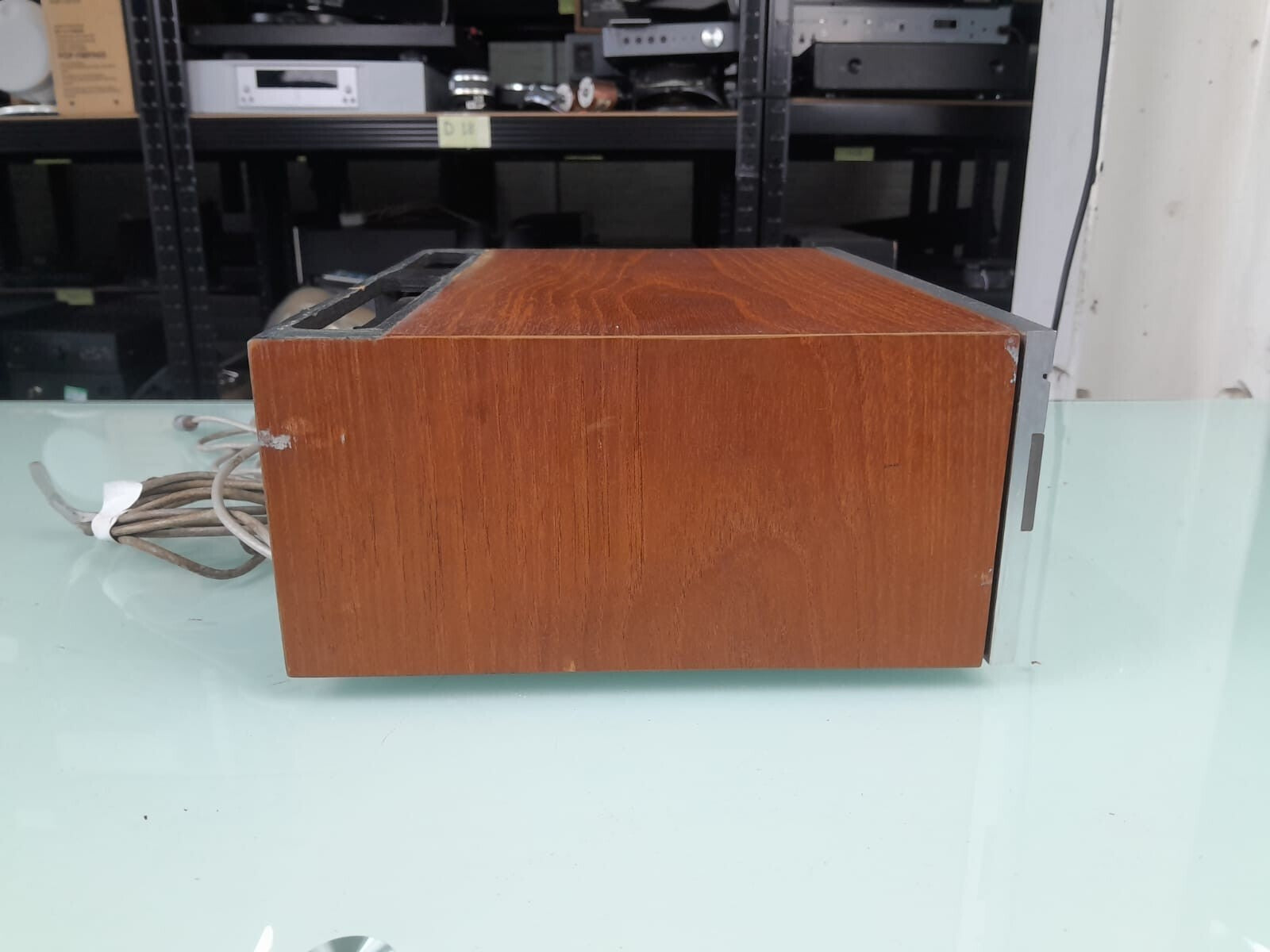 LEAK DELTA AM - FM TUNER