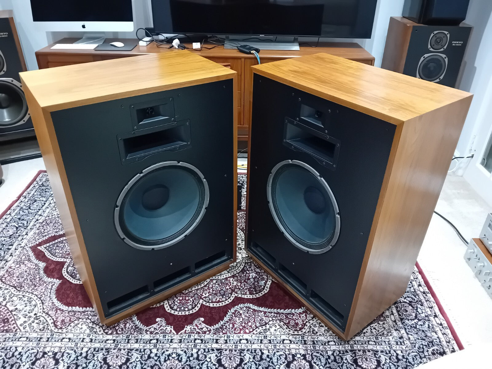 KLIPSCH CORNWAL III 3 WALNUT FLOOR STANDING SPEAKERS