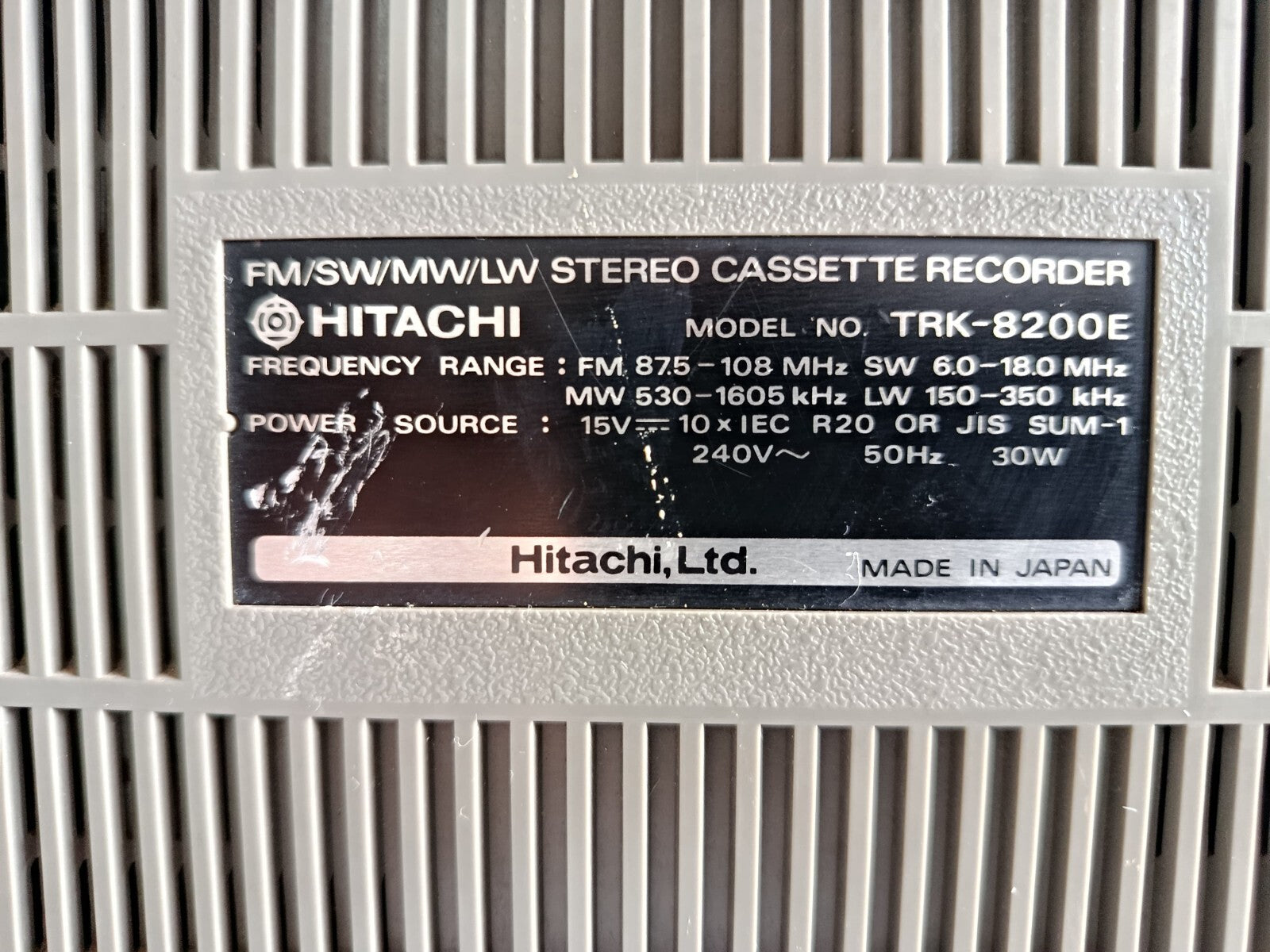 HITACHI TRK 8200E GHETTO BLASTER BOOM BOX FM AM STEREO CASSETTE RECORDER