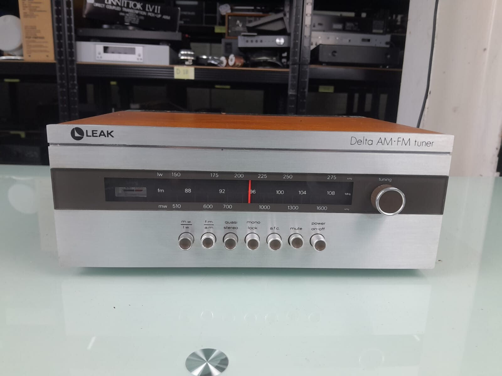 LEAK DELTA AM - FM TUNER