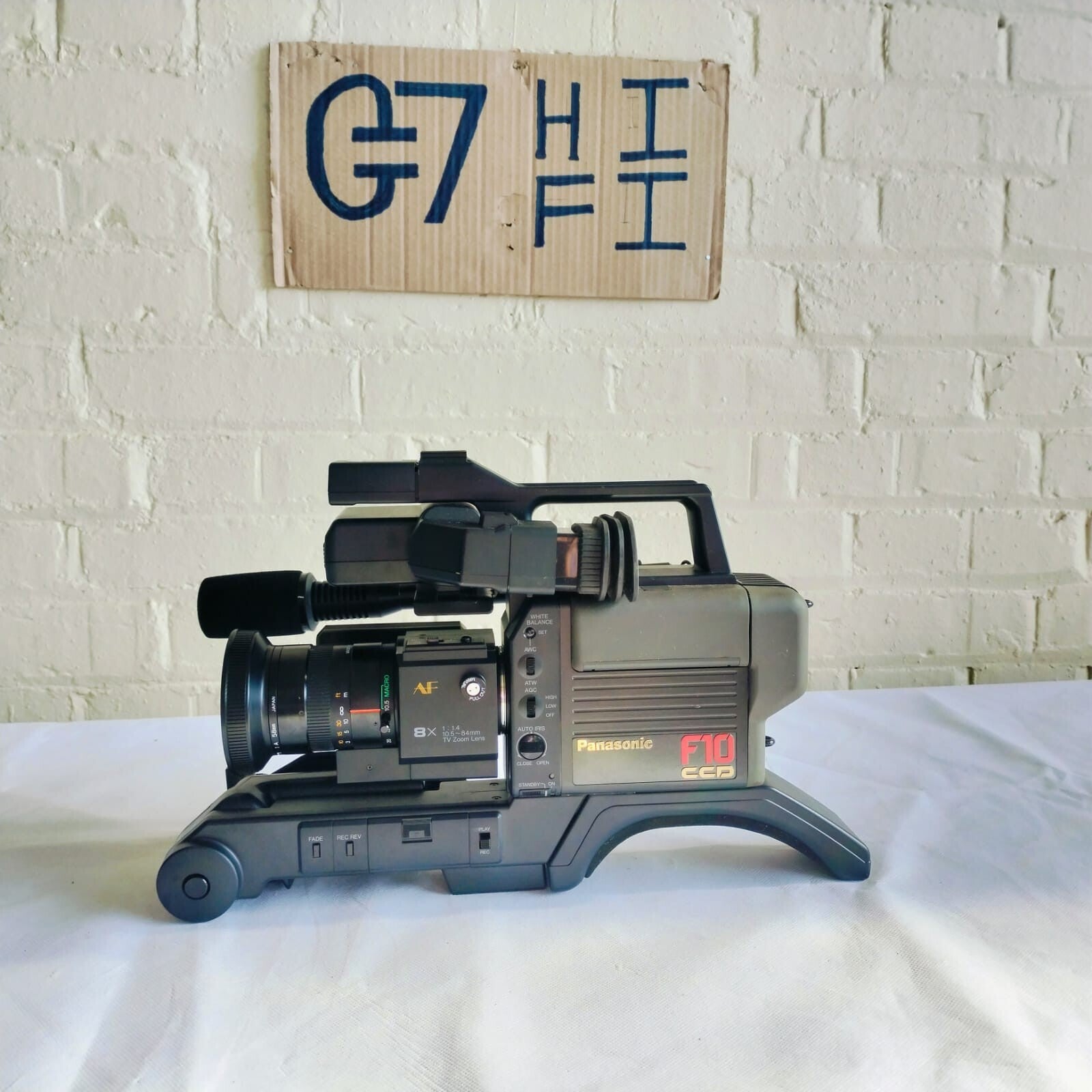 PANASONIC F10 CCD CAMCORDER WITH CASE 8X ZOOM LENS COMPLETE KIT