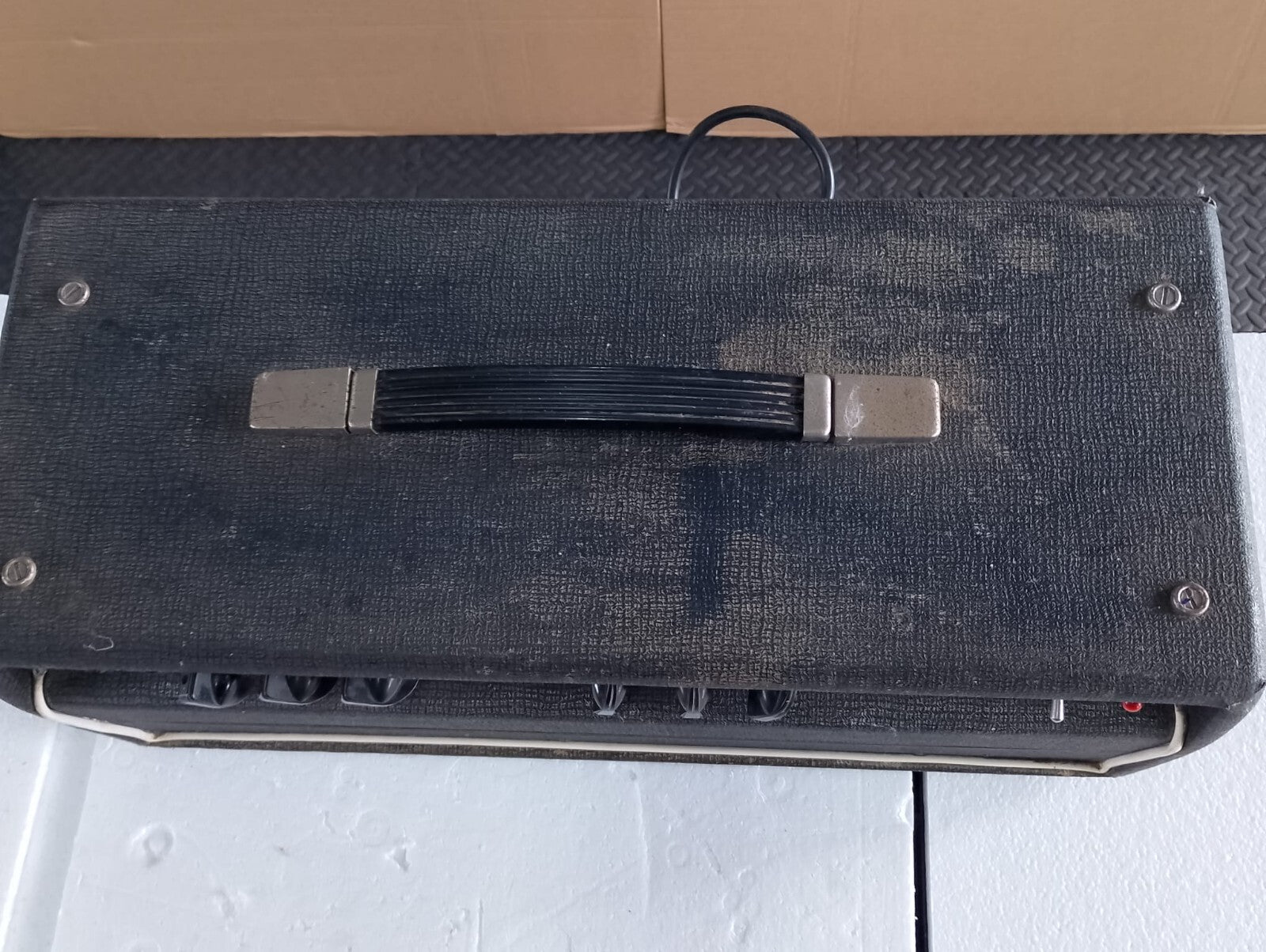 KELLY VALVE TUBE GUITAR AMPLIFIER