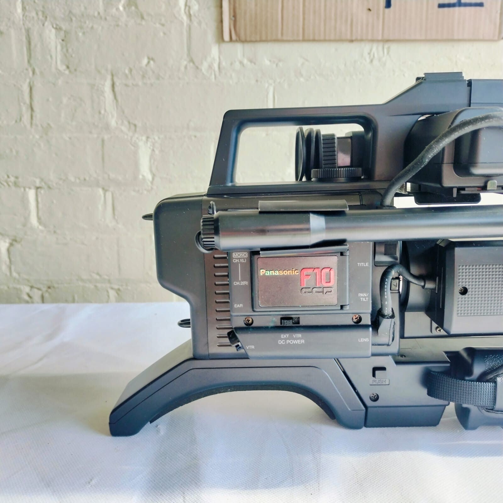 PANASONIC F10 CCD CAMCORDER WITH CASE 8X ZOOM LENS COMPLETE KIT