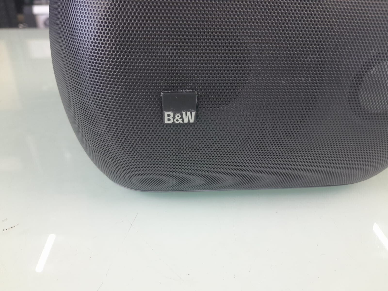 B&W BOWERS & WILKINS M 1 SINGLE CENTER SPEAKER WITH WALL BRACKET