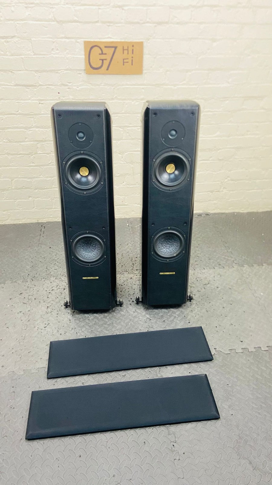 SONUS FABER CONCERTO GRAND PIANO FLOOR STANDING SPEAKERS