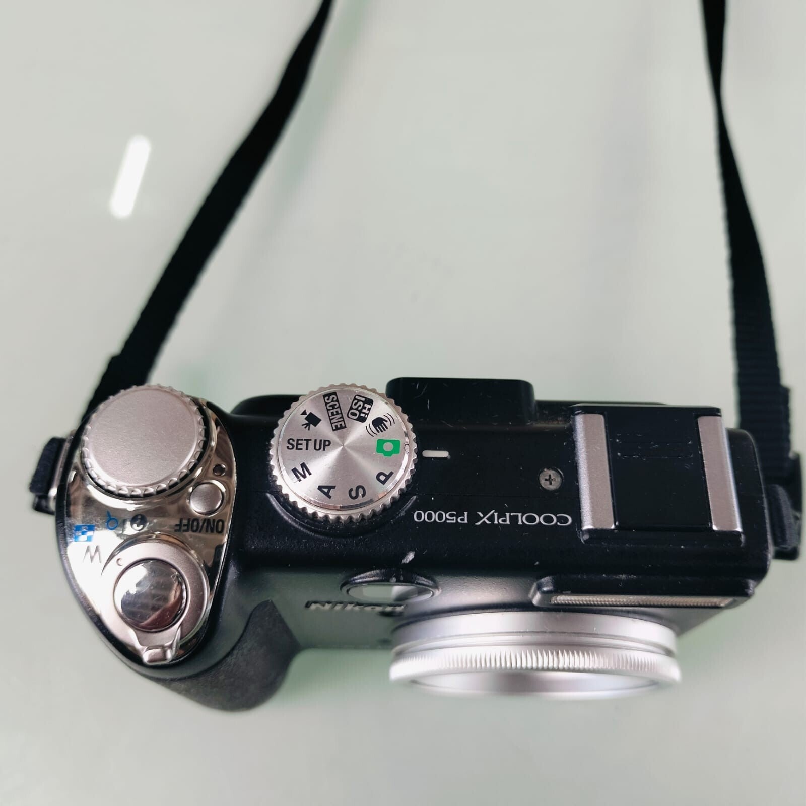 NIKON COOLPIX P5000 10MP DIGITAL CAMERA NIKKOR 3.5X OPTICAL ZOOM 7.5-26.3MM LENS