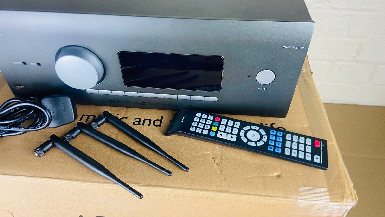 ARCAM AV40 AV RECEIVER WITH REMOTE
