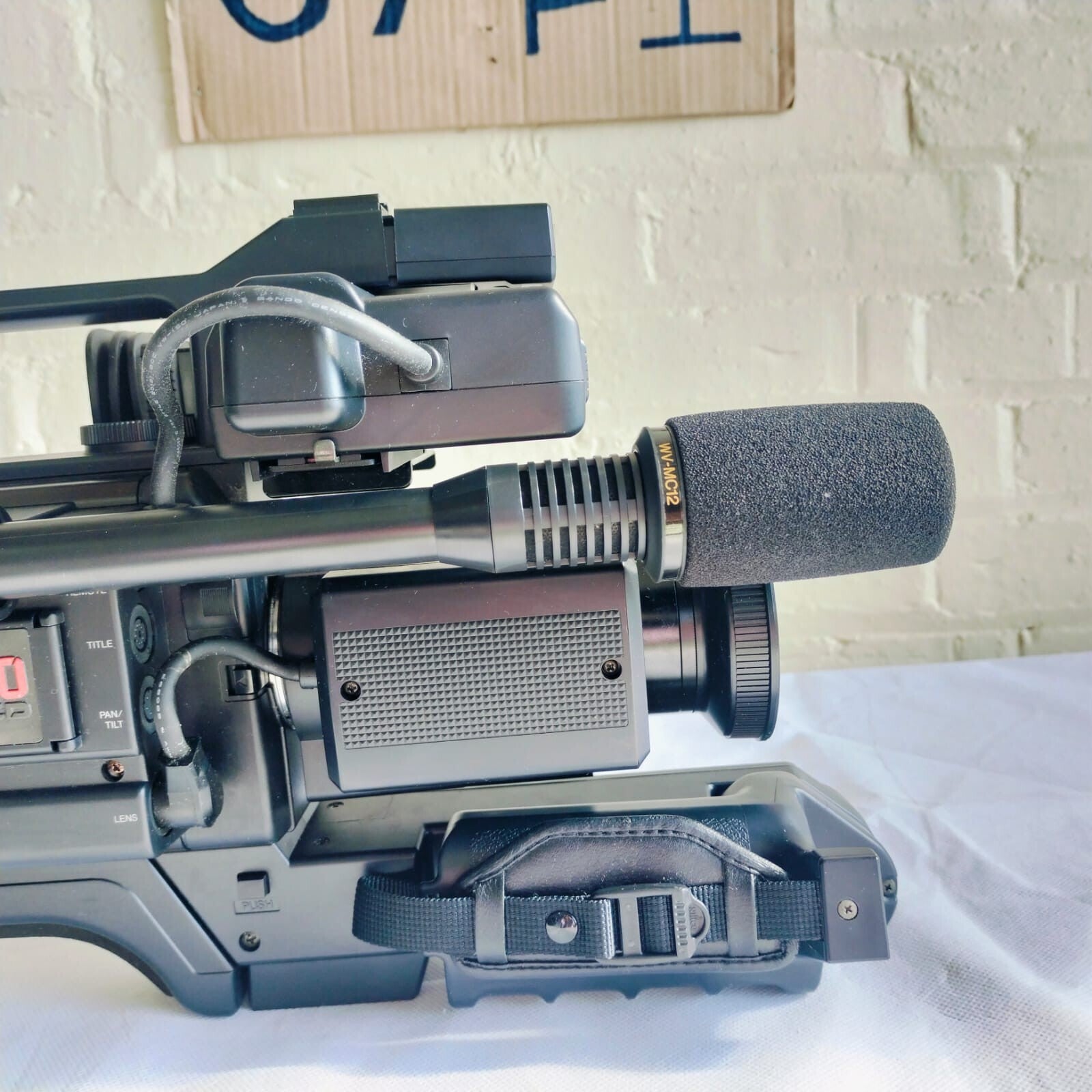 PANASONIC F10 CCD CAMCORDER WITH CASE 8X ZOOM LENS COMPLETE KIT