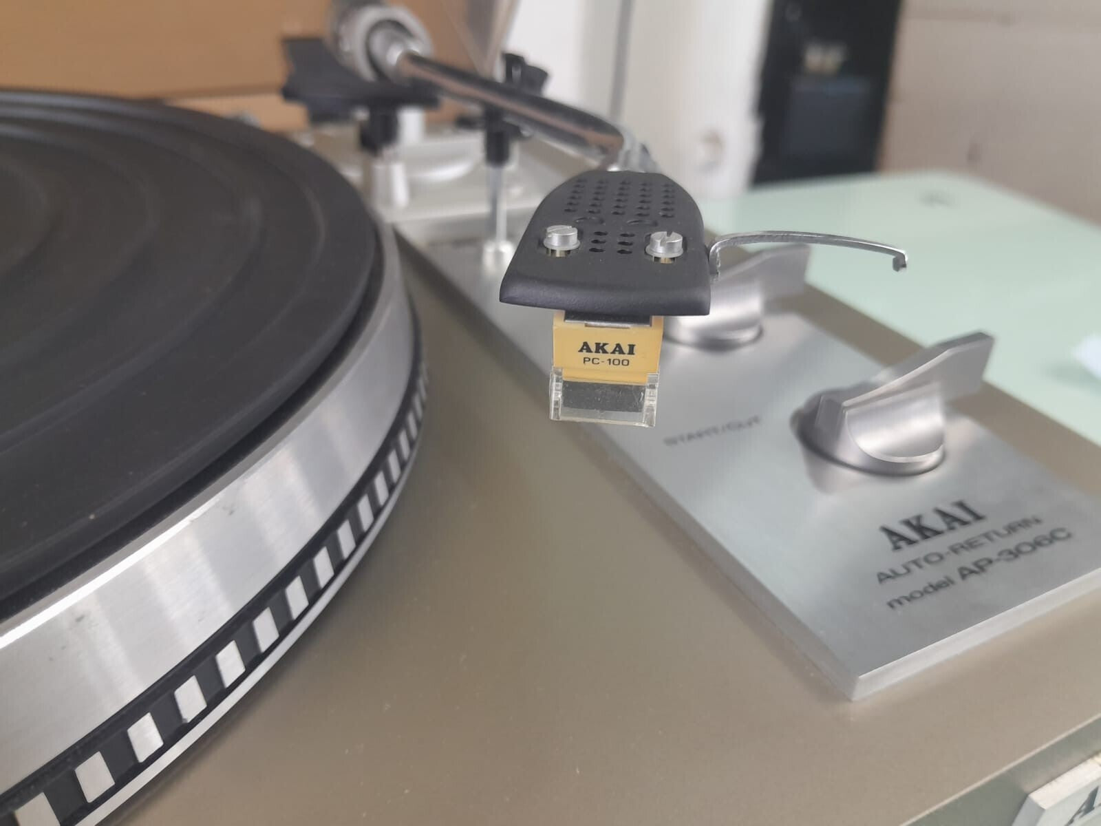 AKAI AP 306C DIRECT DRIVE AUTO RETURN TURNTABLE PC 100 STYLUS