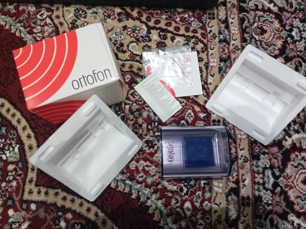 LINN SONDEK LP12 AKITO TONEARM ORTOFON MC RONDO