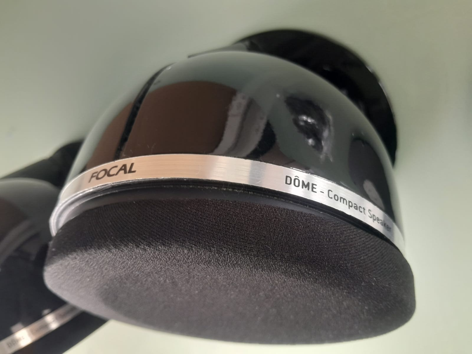 FOCAL DOME SPEAKERS WITH WALL BRACKETS