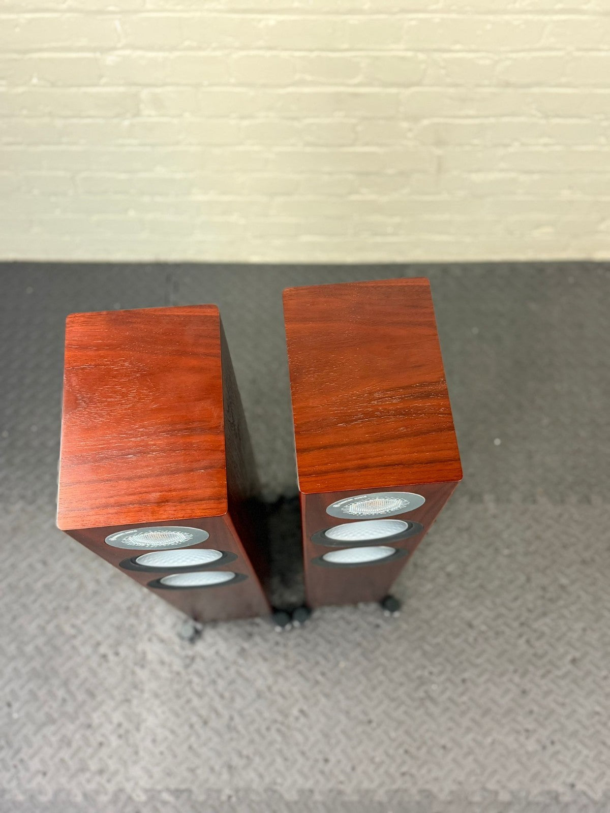 MONITOR AUDIO SILVER 200 6G FLOOR STANDING SPEAKERS