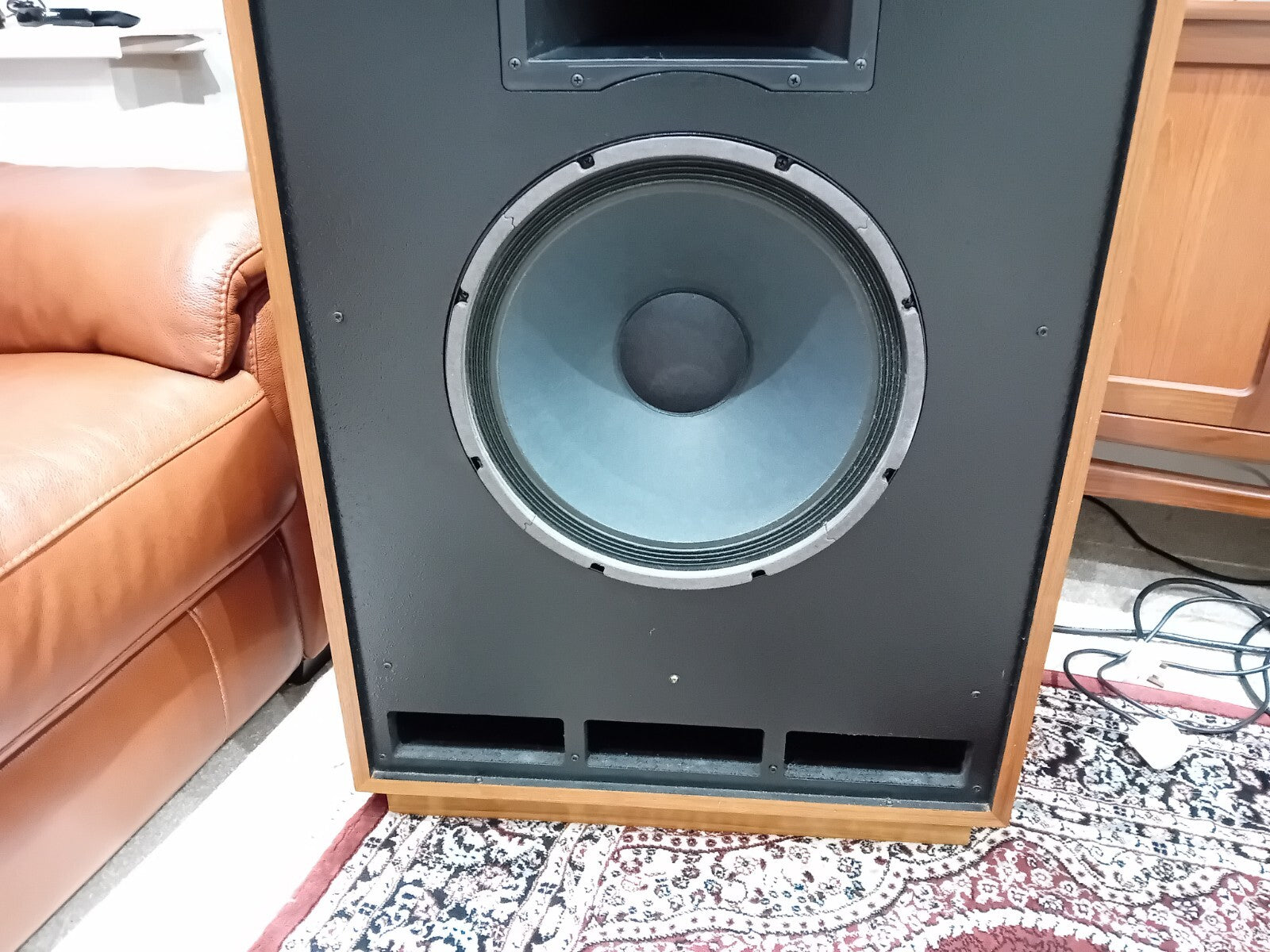 KLIPSCH CORNWAL III 3 WALNUT FLOOR STANDING SPEAKERS