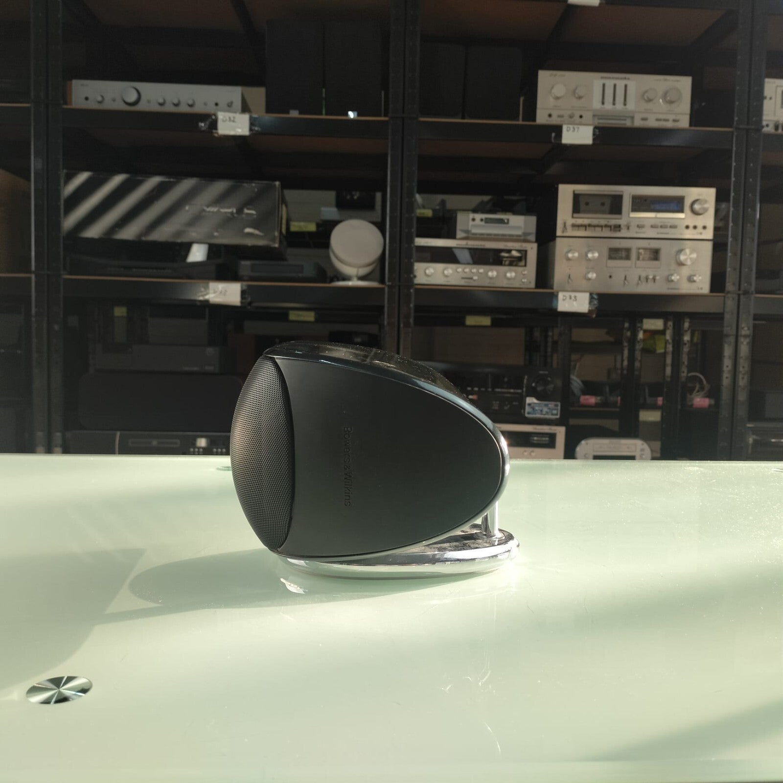 B&W Bowers & Wilkins M-1 Speaker Single With Table Stand
