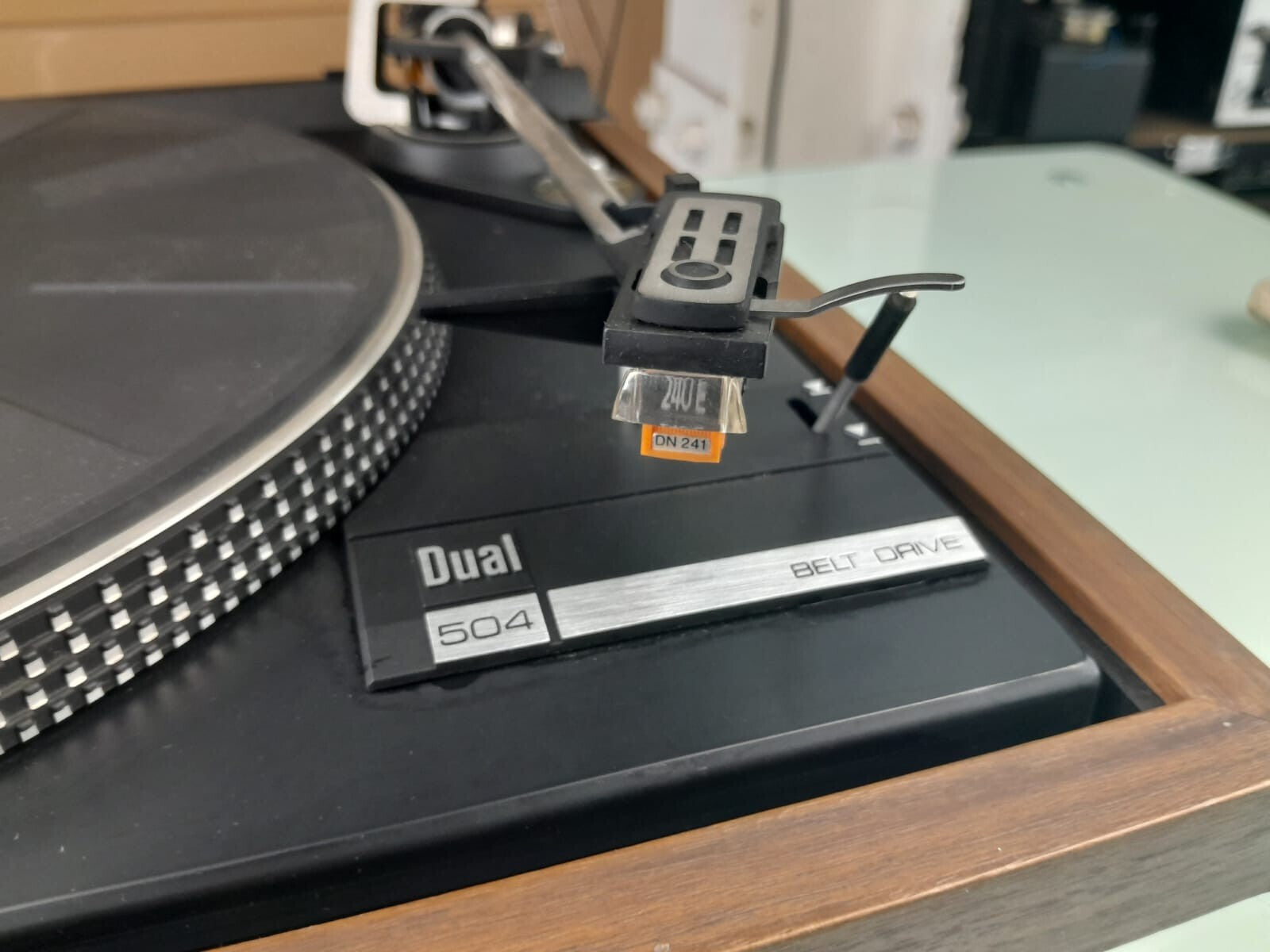 DUAL 504 BELT DRIVE TURNTABLE WITH DMS 240 E CARTRIDGE