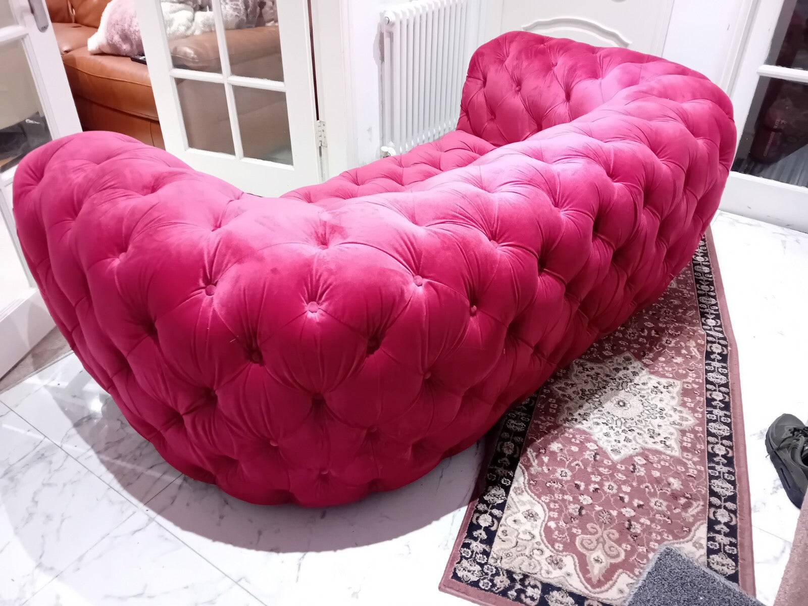 TWO SEAT SOFA RED VELVET CHESTERFEILD STYLE COUCH SETTEE LOUNGE