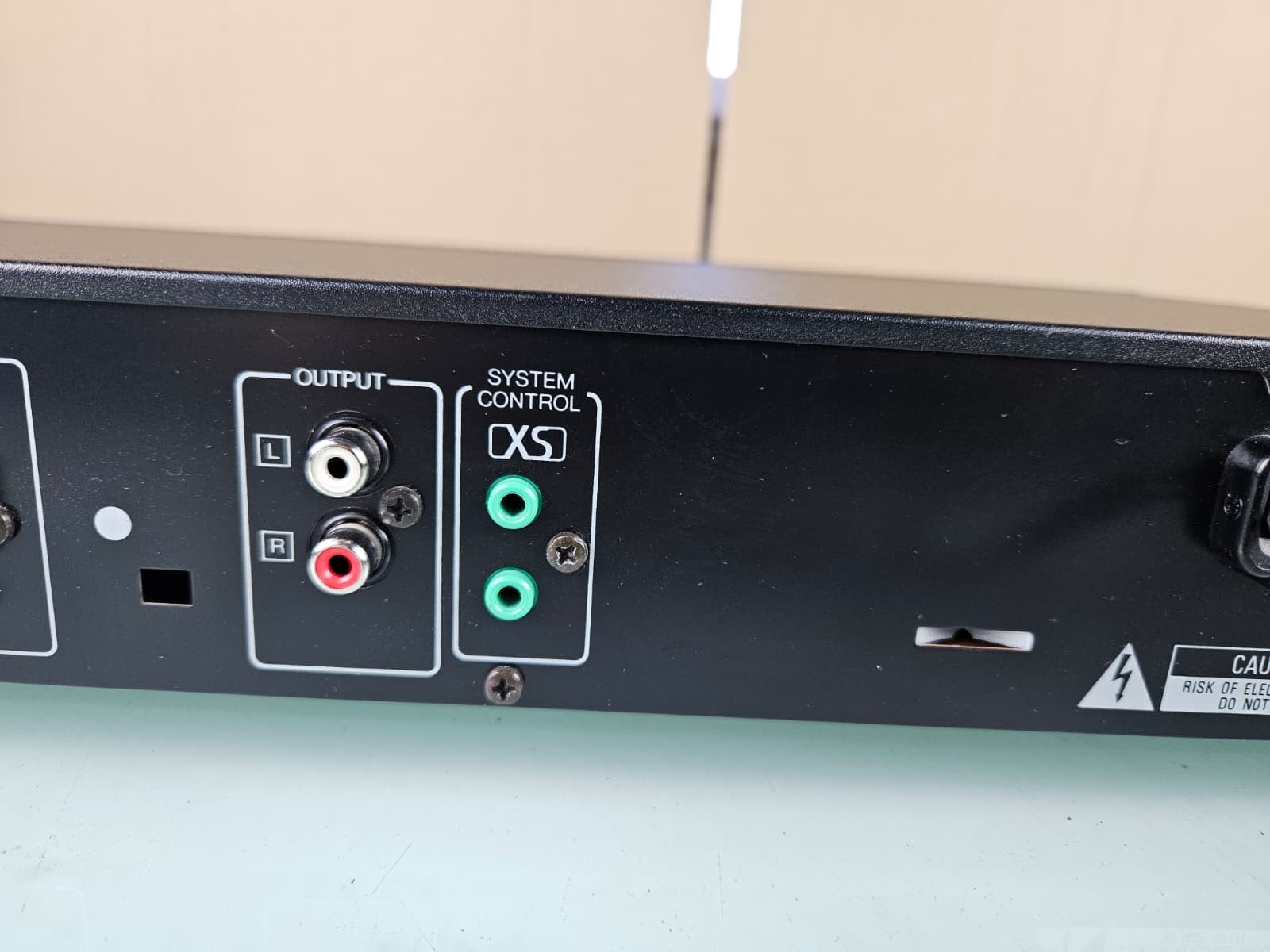 KENWOOD KT 1050L FM-AM STEREO TUNER