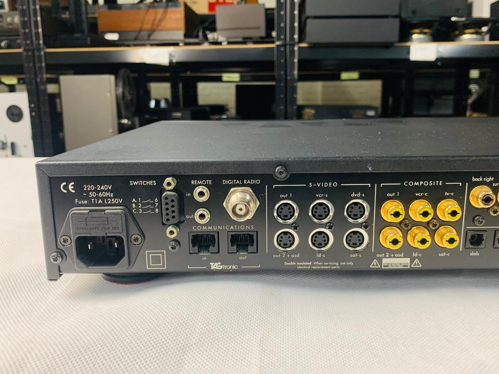 TAG MCLAREN AVANTGRADE THEATRE AV32R SL PRE AMPLIFIER