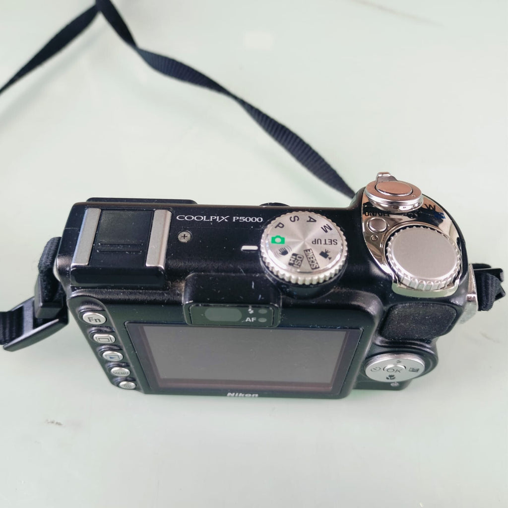 NIKON COOLPIX P5000 10MP DIGITAL CAMERA NIKKOR 3.5X OPTICAL ZOOM 7.5-26.3MM LENS