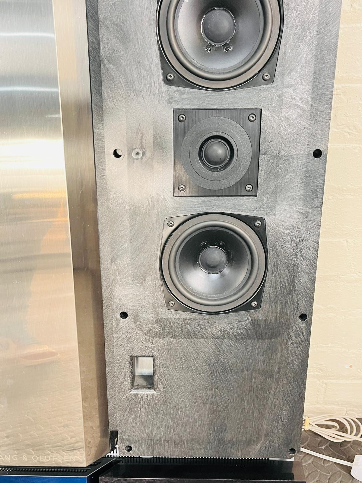 BANG & OLUFSEN B&O BEOLAB 5000 ACTIVE SPEAKERS WITH WALL BRACKETS