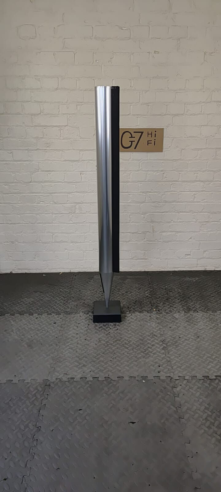 BANG & OLUFSEN B&O BEOLAB 8000 SINGLE FLOOR STANDING SPEAKER