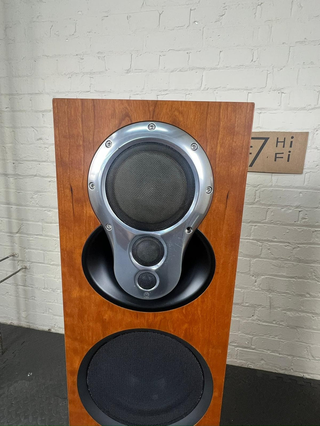 LINN AKURATE 242 FLOOR STANDING SPEAKERS