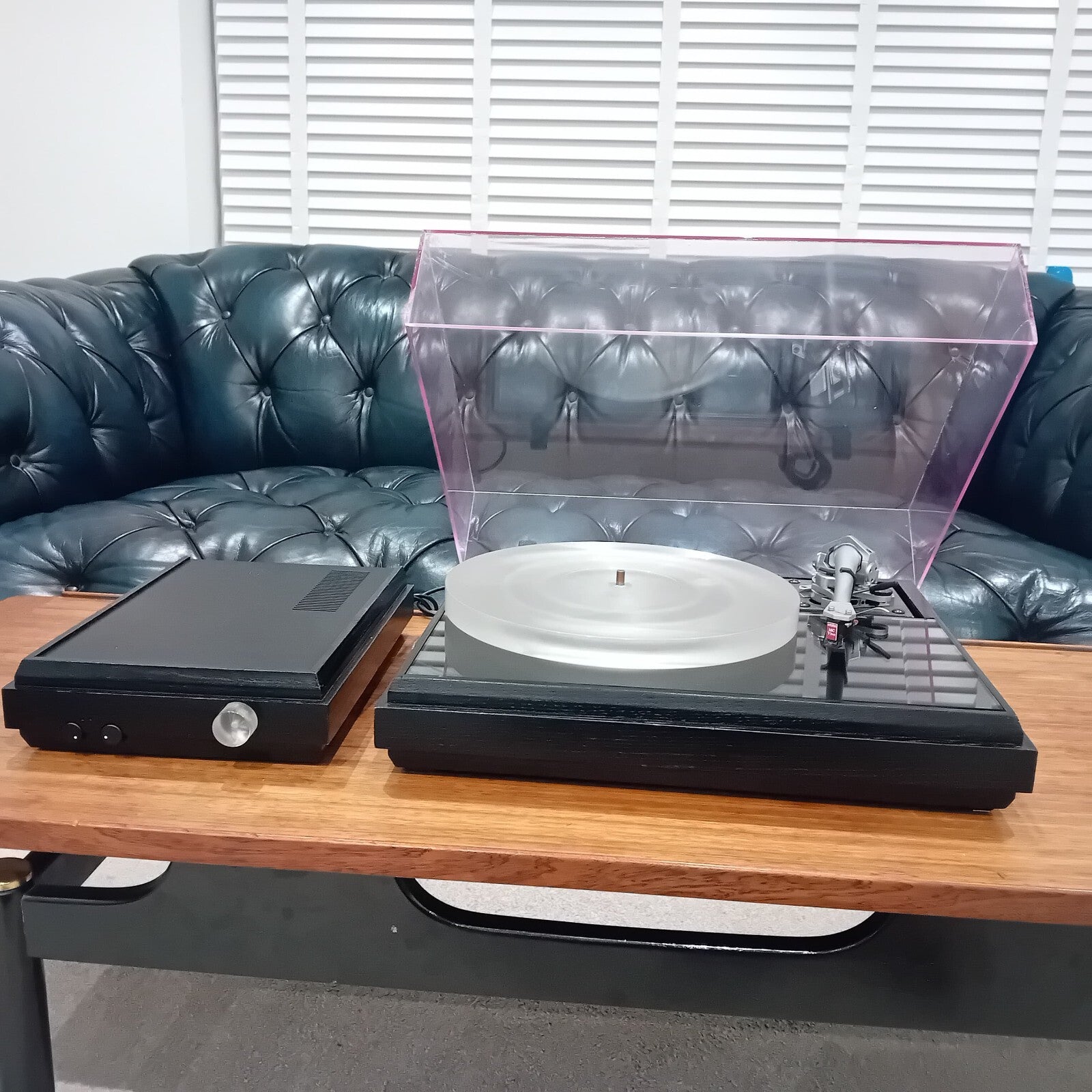 PINK TRIANGLE ANNIVERSARY TURNTABLE SME SERIES IV 4 TONEARM ORTOFON MC VIVO