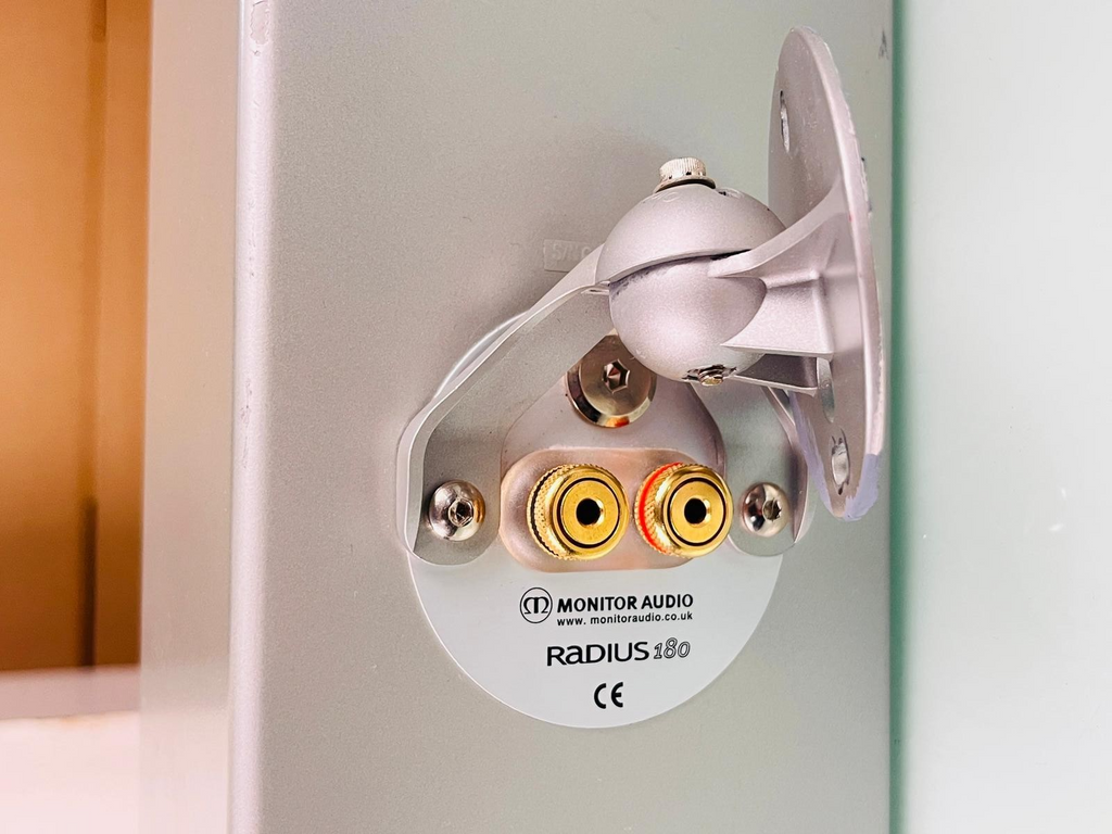 MONITOR AUDIO RADIUS 180 CENTER SPEAKER WITH WALL BRACKET