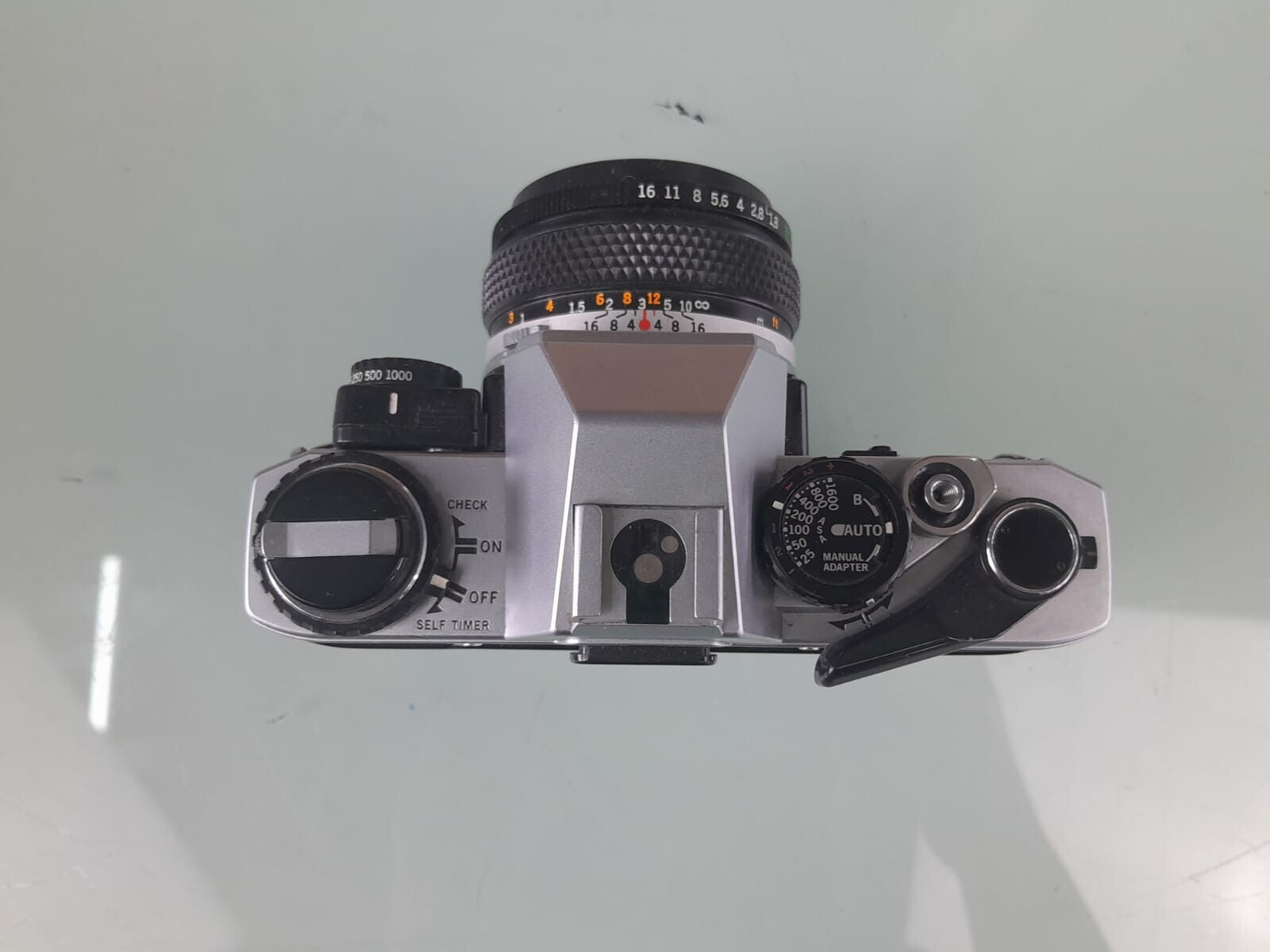 OLYMPUS OM 10 SLR CAMERA WITH ZUIKO MC AUTO-S 1:1.8 F=50MM LENS