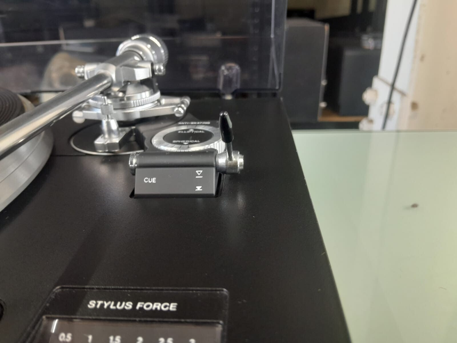 PHILIPS BLACK TULIP AF 829 AUTOMATIC TURNTABLE WITH PHILIPS 412 II CARTRIDGE