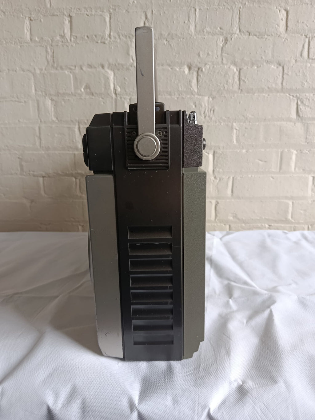 HITACHI TRK 8200E GHETTO BLASTER BOOM BOX FM AM STEREO CASSETTE RECORDER