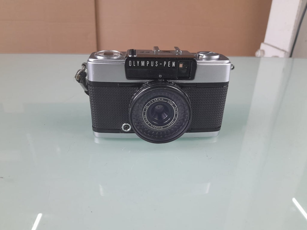 OLYMPUS PEN EE 3 FILM CAMERA D.ZUIKO F=28MM 1:3.5 LENS