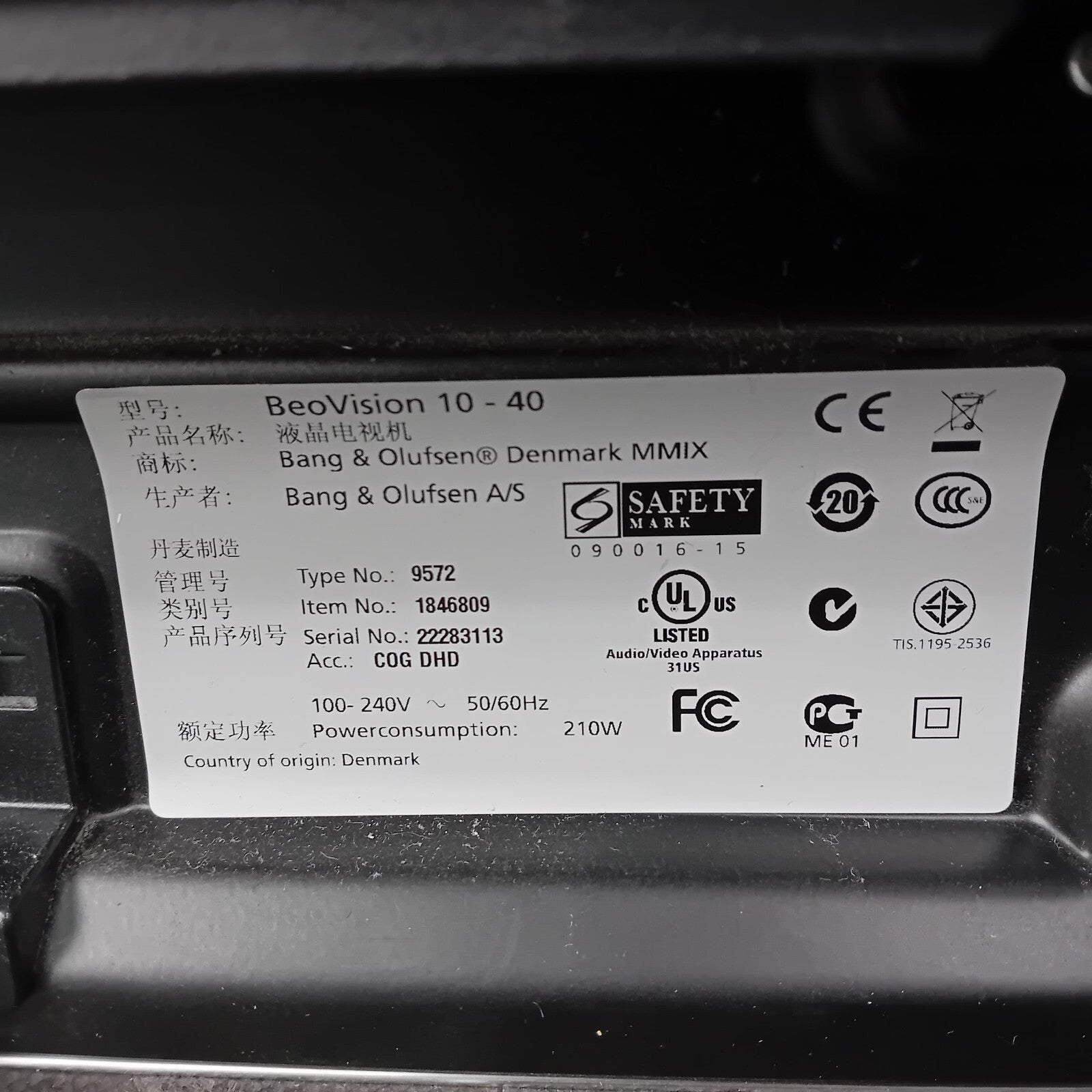 BANG & OLUFSEN B&O BEOVISION 10 - 40 WITH WALL BRACKET AND BEO4 REMOTE