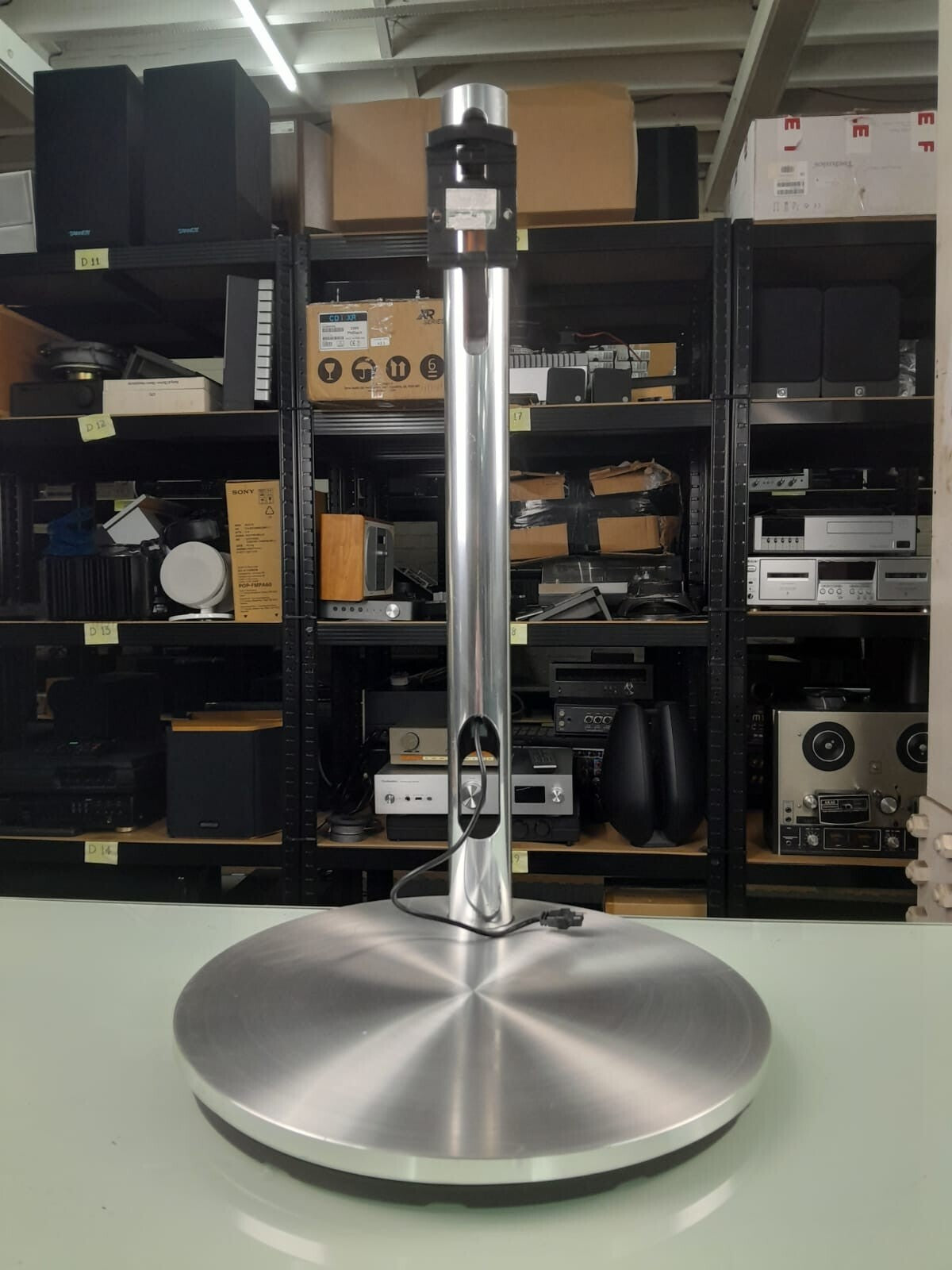 B&O BANG & OLUFSEN BEOVISION 7 AND 6 TV MOTORISED FLOOR STAND 40 INCH 28 INCH