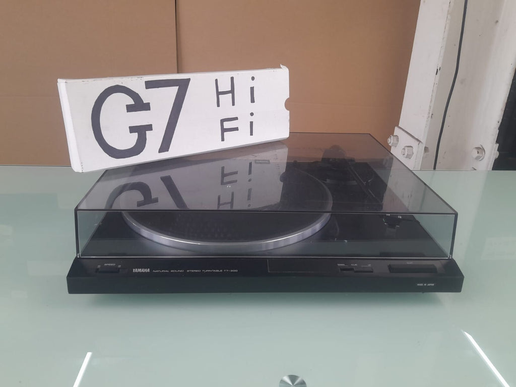 YAMAHA TT 300 NATURAL SOUND STEREO TURNTABLE