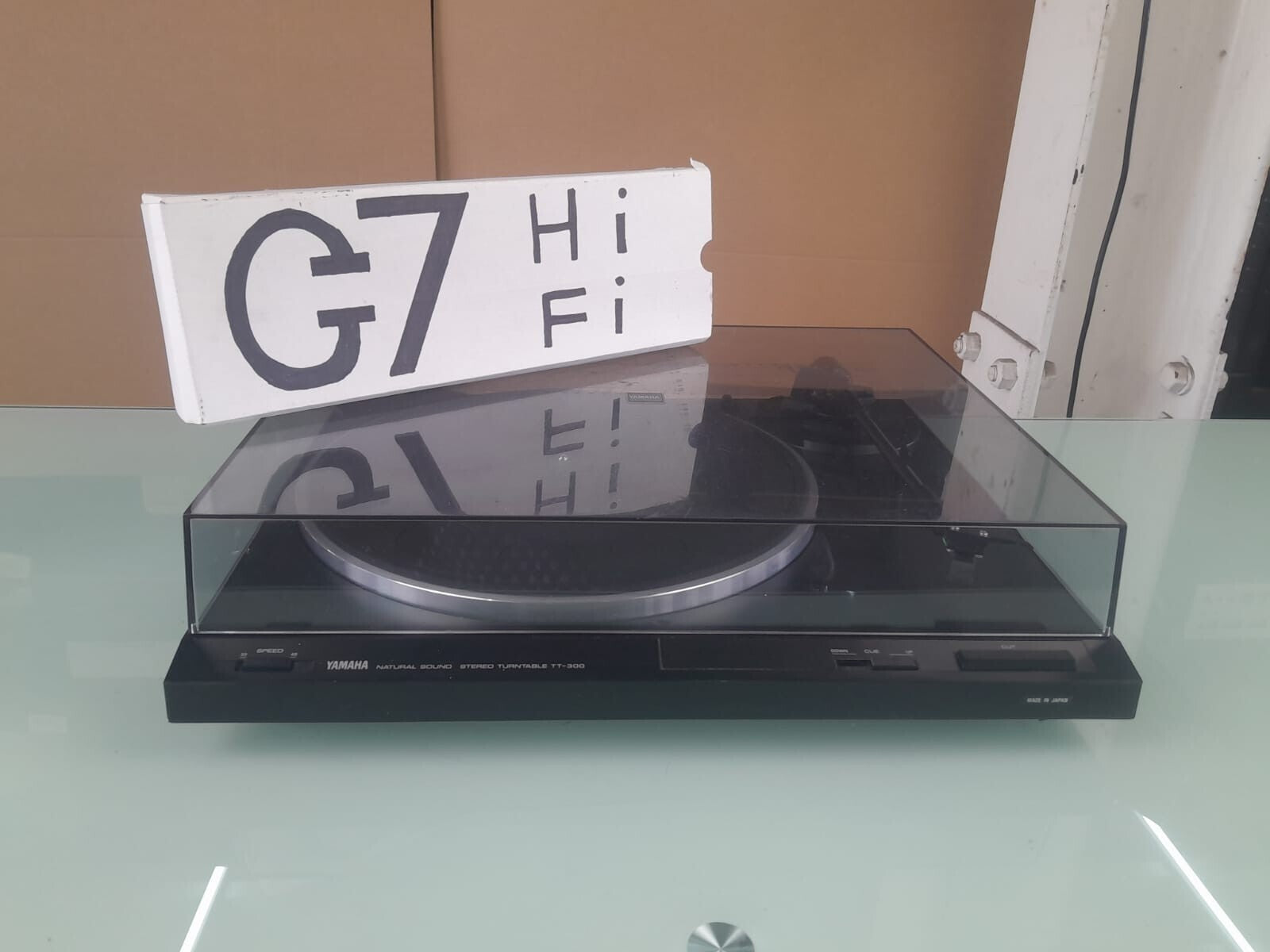 YAMAHA TT 300 NATURAL SOUND STEREO TURNTABLE