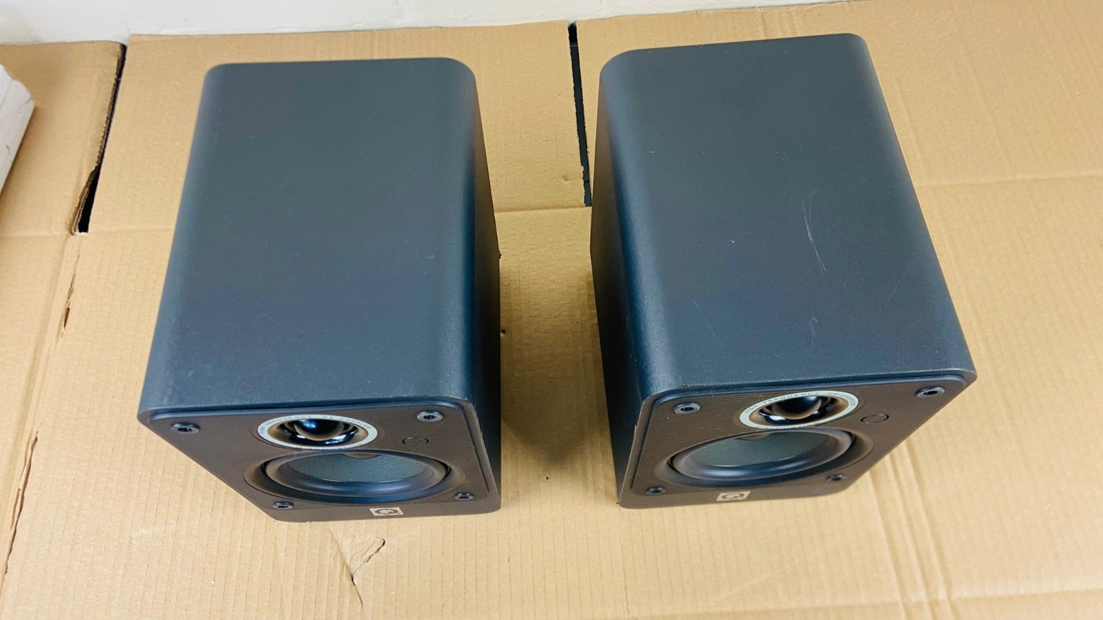 Q ACOUSTICS 2010i SPEAKERS